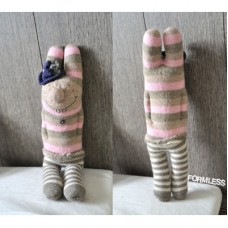 粉紅色灰間兔仔